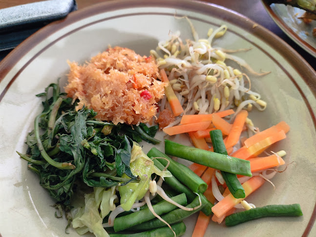 Opinii despre Ayam Goreng Mbak Yuli în Kota Surakarta - Gastronomi dan perhotelan