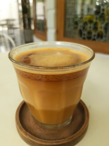 Tjimanoek Koffie & Meals (Koffie, Meals, Billiard & Breakfast) - Gastronomi dan perhotelan