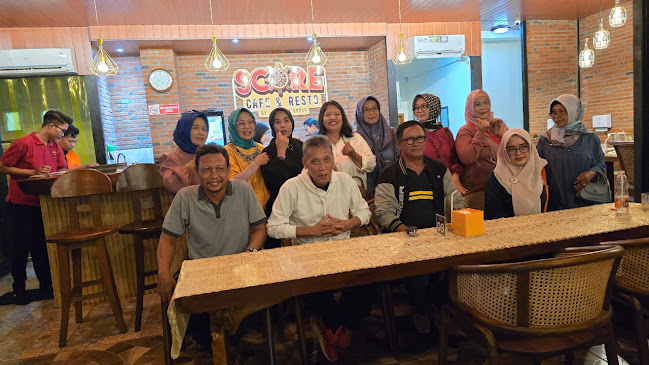 Opinii despre Score Cafe & Resto în Kota Probolinggo - Gastronomi dan perhotelan