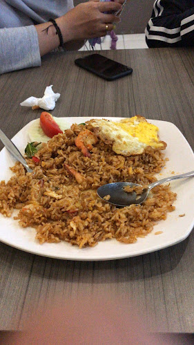 Shuang Thai - Gastronomi dan perhotelan