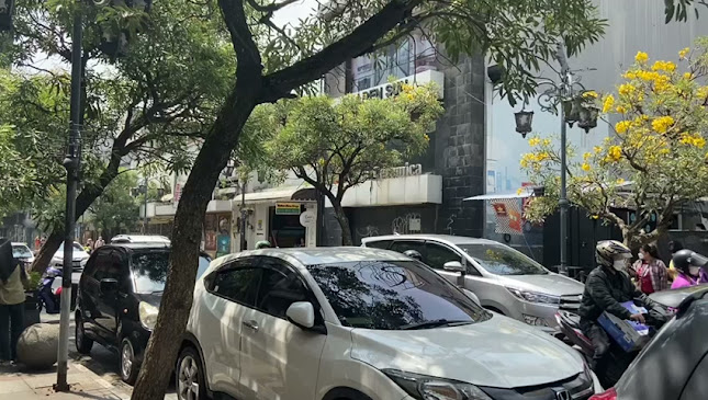 Jl. Braga No.69, Braga, Kec. Sumur Bandung, Kota Bandung, Jawa Barat 40111