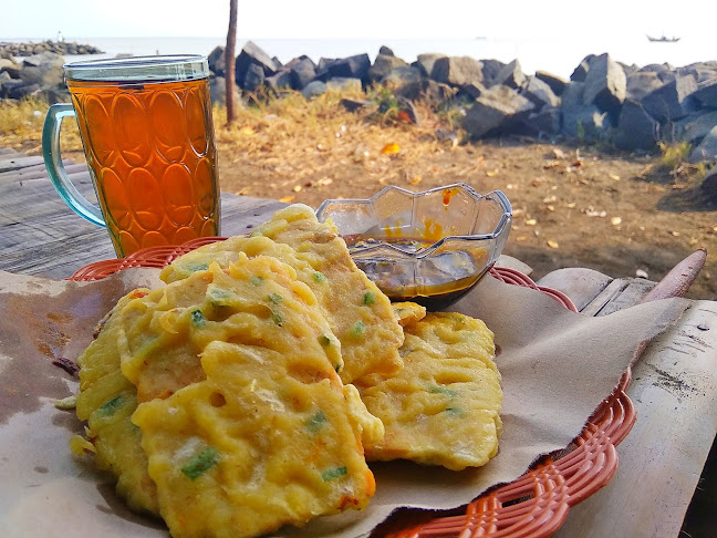 Opinii despre Warung Pinggir Pantai "TAZKIA" în Kota Tegal - Gastronomi dan perhotelan