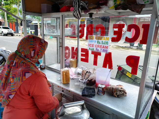 W529+CF8, Jl. Dr. Wahidin, Kepanjen Lor, Kec. Kepanjenkidul, Kota Blitar, Jawa Timur 66117