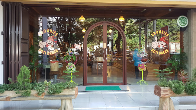 Brownies dan Roti Daeng Losari