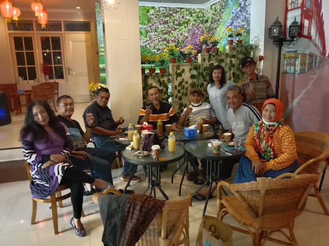 Opinii despre Renmona cafe and eatery în Surabaya - Gastronomi dan perhotelan