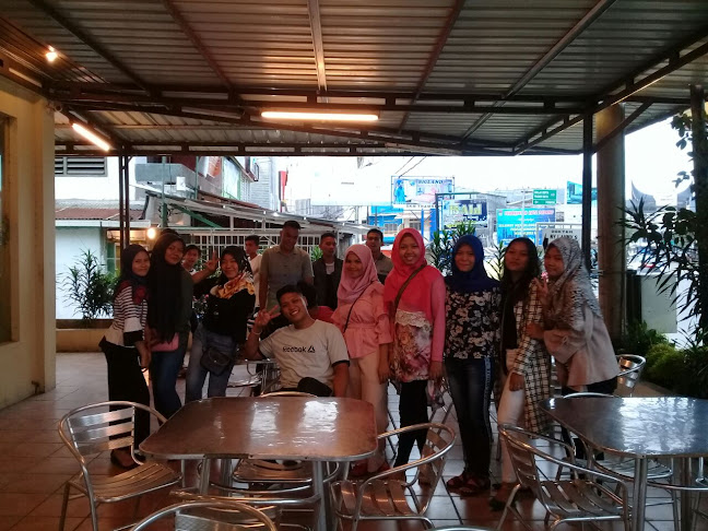 Waroenk Kito Padang - Gastronomi dan perhotelan