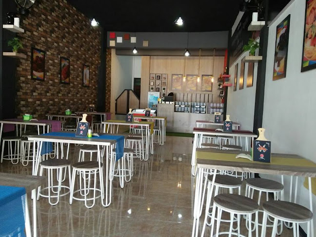Opinii despre Let's Eat Resto and Cafe în Kota Kupang - Gastronomi dan perhotelan
