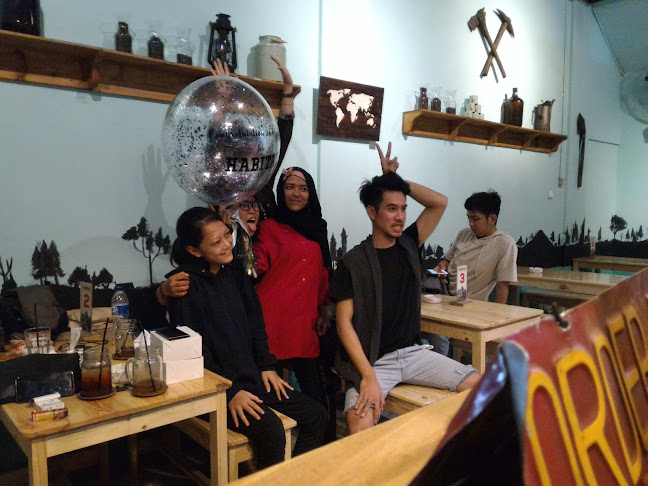 Comentarii opinii despre Habitat Milk and Coffee Depok