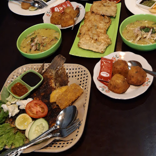 Tenda area parkir Mesjid Siti ammina, Jl. Tempua No.99, Sei Sikambing B, Kec. Medan Sunggal, Kota Medan, Sumatera Utara 20123