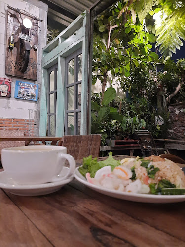 Opinii despre Tjetaksaring Coffee and Space în Kota Batu - Gastronomi dan perhotelan