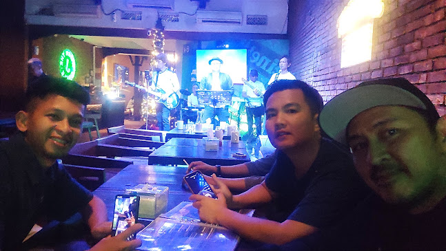 LB Bar & Resto ( La Baraga ) - Gastronomi dan perhotelan