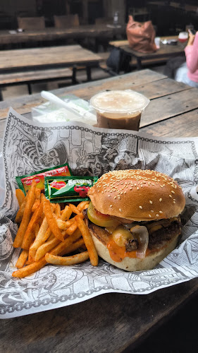 Jl. Tamansari Bawah No.1, Tamansari, Kec. Bandung Wetan, Kota Bandung, Jawa Barat 40116