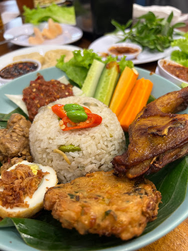 Pandan Kuring Rastaurant Living World Denpasar - Gastronomi dan perhotelan