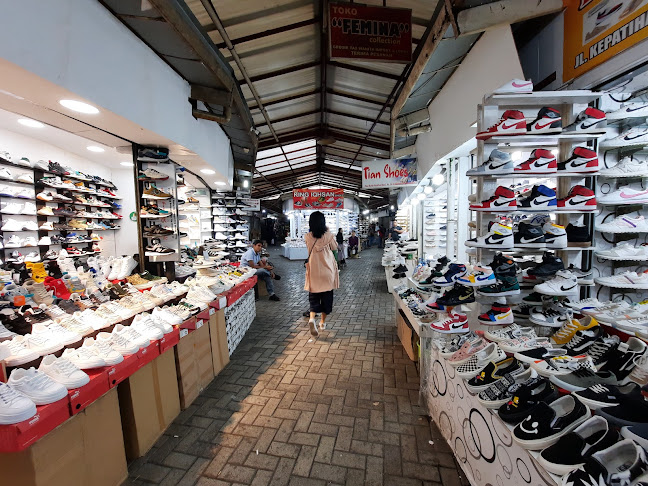 Opinii despre Pasar Kota Kembang Unit Cikapundung în Kota Bandung - Gastronomi dan perhotelan