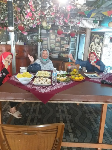 Waroeng Laboe - Gastronomi dan perhotelan