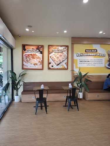 Opinii despre Roti Goolung Pakerisan în Kota Denpasar - Gastronomi dan perhotelan