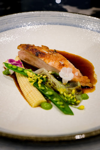 Enchanté Dining - Gastronomi dan perhotelan