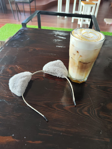 Opinii despre Cat'O Cafe Balikpapan în Kota Balikpapan - Gastronomi dan perhotelan