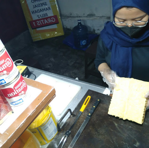 Opinii despre Roti Bakar dan Kukus Langganan în Kota Semarang - Gastronomi dan perhotelan