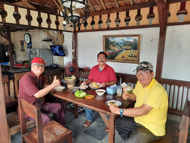 Rumah Makan Saung Babeh Setu - Gastronomi dan perhotelan