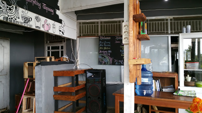 Pondok Makan Tapi Sungai - Kota Padang