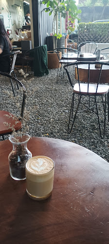 Opinii despre Oui Coffee Malang în Kota Malang - Gastronomi dan perhotelan