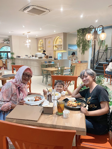 Jl. Opak No.14, RT.004/RW.01, Darmo, Kec. Wonokromo, Surabaya, Jawa Timur 60241