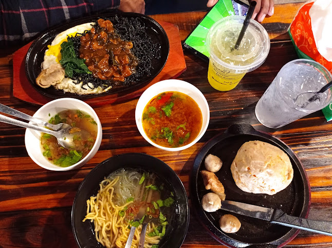 Bakso Moeza Kopi Rella - Gastronomi dan perhotelan