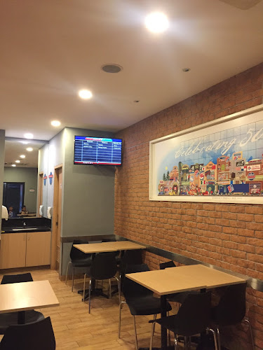 Domino's Pizza - Gastronomi dan perhotelan