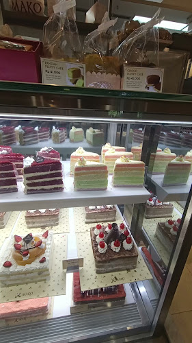 MAKO CAKE & BAKERY - Royal Plaza