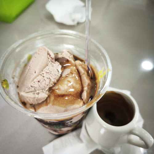 Eskrim Pokat AU - Gastronomi dan perhotelan