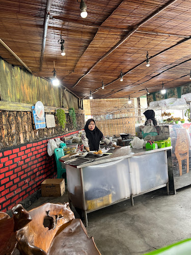 Jl. Demang Lebar Daun, Bukit Lama, Kec. Ilir Bar. I, Kota Palembang, Sumatera Selatan