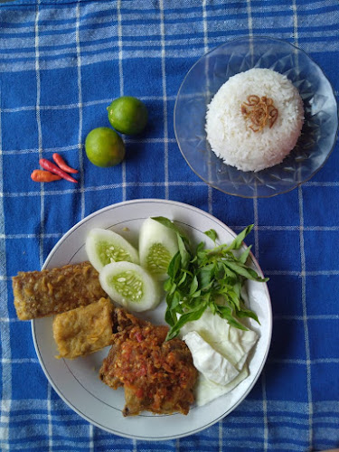 Opinii despre SOTO AYAM LESTARI WONOGIRI în Kota Tangerang - Gastronomi dan perhotelan
