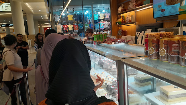 MAKO CAKE & BAKERY - Royal Plaza - Gastronomi dan perhotelan