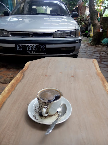 Opinii despre ayemdjiwo Coffee shop în Kota Blitar - Gastronomi dan perhotelan