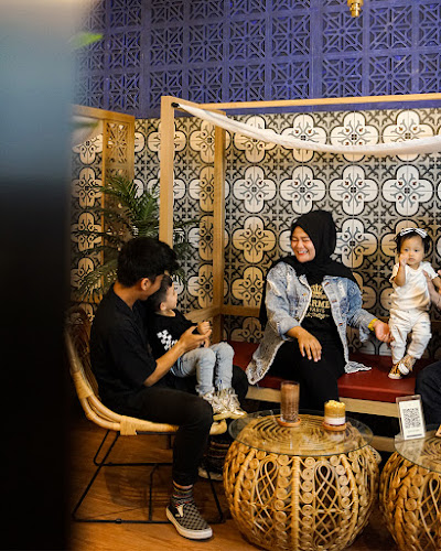 Jl. Cemp. No.86A Lantai 2, Poncol, Pekalongan Timur, Pekalongan City, Central Java 51122