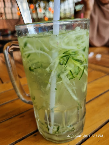 Opinii despre Warung Wareg Ngandat în Kota Batu - Gastronomi dan perhotelan