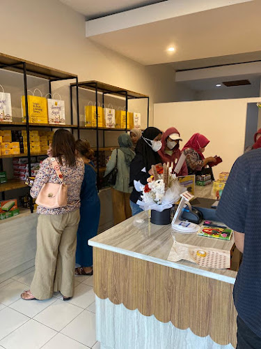 Lapis Kukus Lawang Sewu Banyumanik - Gastronomi dan perhotelan