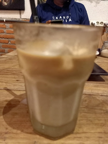 Comentarii opinii despre Tjetaksaring Coffee and Space