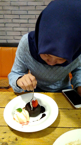 Jl. Merdeka No.57, Lemahwungkuk, Kec. Lemahwungkuk, Kota Cirebon, Jawa Barat 45111