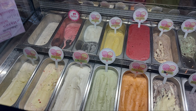 MAMA Toko Kue dan Es Krim - Gastronomi dan perhotelan