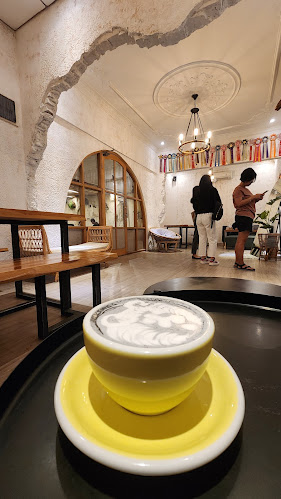 Opinii despre Me.Dia Coffee and Space în Kota Tangerang - Gastronomi dan perhotelan