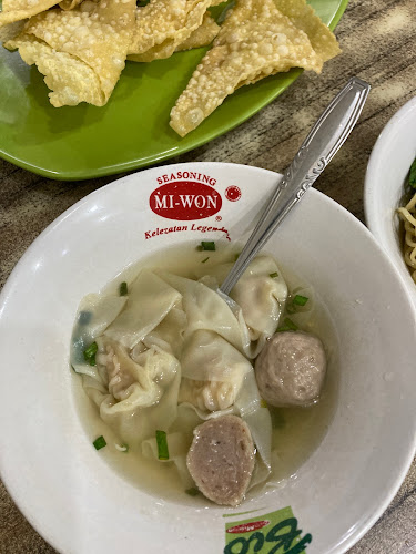 Opinii despre Mie Bandung Sesetan, Cabang Teuku umar în Kota Denpasar - Gastronomi dan perhotelan