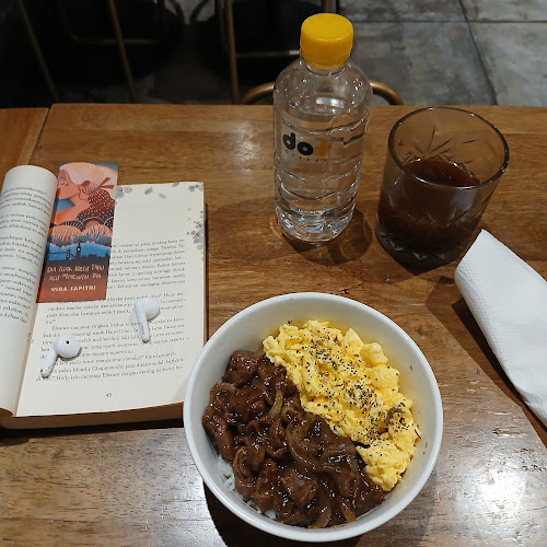 Opinii despre Dot Coffee în Kota Denpasar - Gastronomi dan perhotelan