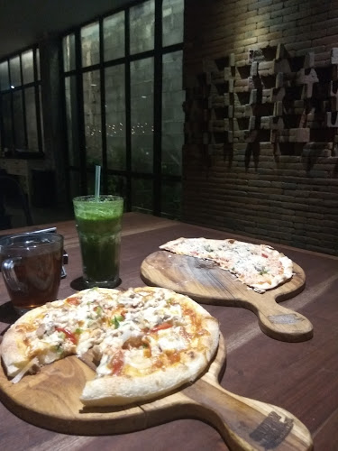 Savoury Pizza - Gastronomi dan perhotelan