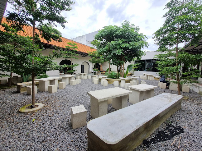 Rest Coffee Eat, Play & Relax - Kota Madiun