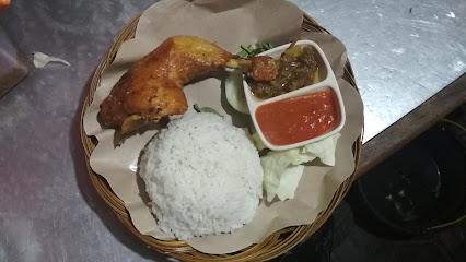 Lalapan Bebek Dan Ayam Goreng Spesial Sambal Ijo Mas Toni