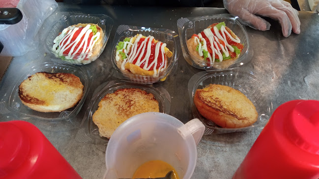 Burger SD Stasiun PondokCina - Gastronomi dan perhotelan