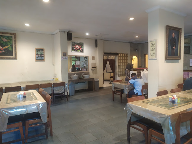 Ayam Goreng Ny. Suharti - Surabaya