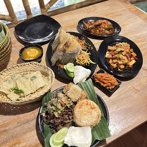 Kampung Kecil Cirebon - Gastronomi dan perhotelan